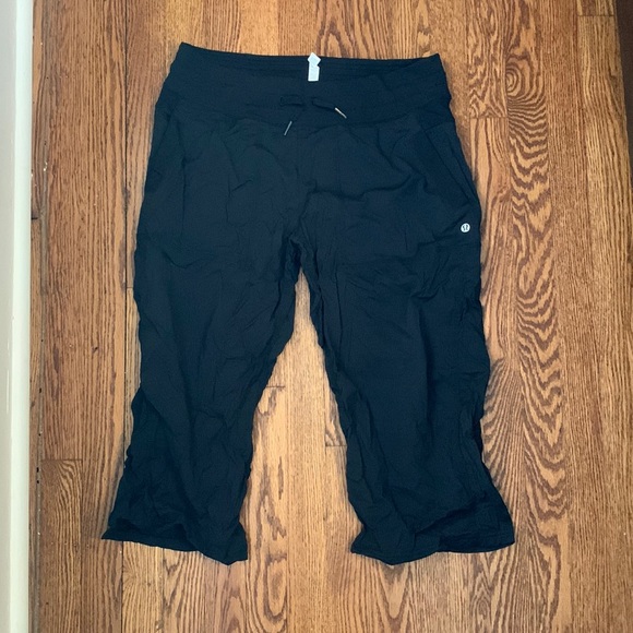 Lululemon Cargo Crop - Picture 1 of 4